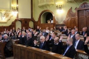 Tarife şi taxe locale datorate Consiliul Judeţean Mureş, în dezbatere publică