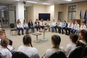 Elevi - voluntari în Centrul pentru Inovaţie, Voluntariat şi Dezvoltare Comunitară (CIVIC) ...