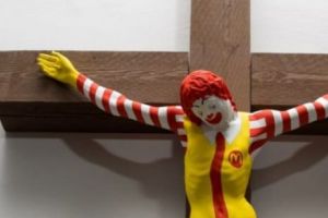Muzeul din Haifa RENUNȚĂ la sculptura „McJesus”