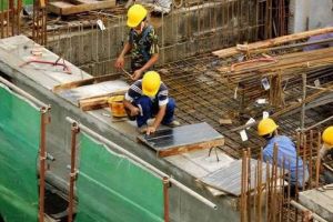 Salarii nete mai mari pentru angajaţii din construcţii