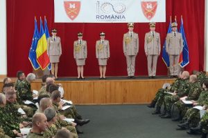 Noile uniforme pentru Forţele Terestre, prezentate la Cercul Militar Bistriţa