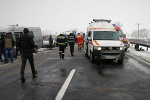 Accident la Caşolţ, după ce două maşini s-au izbit