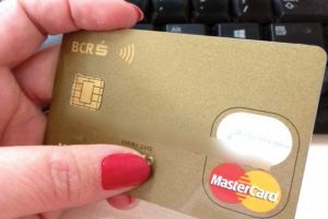 La Ploieşti, clienţi cu carduri blocate din cauza unor tranzacţii bancare frauduloase