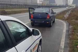 Cercetat după ce a furat actele unui autoturism