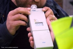 Șofer depistat cu alcoolemie mare, după ce a fost văzut circulând haotic