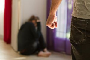 Beat bine, un bărbat din Satu Mare şi-a bătut soţia în faţa copiilor. Poliţiştii au emis ordin de protecţie!