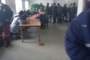 Roşia a oprit greva, la presiunea şefului de Carieră! Lupoaia, Pinoasa, Tismana 1 şi Tismana 2 continuă! Vezi VIDEO reacţia minerilor!