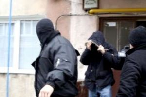 PATRU ARGEŞENI AU UMPLUT O CELULĂ RECE