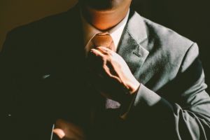 Sinteza zilei. Luptătorii anticorupţie, călare pe averi uriaşe. Cât câştigă Onea si Portocalã