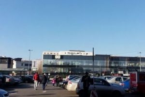 FILME PENTRU ADULȚI în parcarea unui centru comercial din Capitală! Scenele ODIOASE s-au petrecut pe bancheta din spate - DETALII 18+