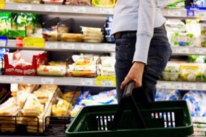 Valoarea coşumului minim: 2.100 lei/lună pentru cei de la sat / Suma calculată pentru cei din mediul urban
