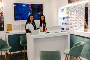 optiMAC deschide cea mai mare optică medicală de lux din Braşov: optiMAC Vú – Luxury Eyewear Boutique