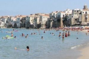Localitatea unde casele se vând pe un euro. Autorităţile locale dau asigurări că locuinţele sunt în proprietatea Primăriei, iar tranzacţia e sigură