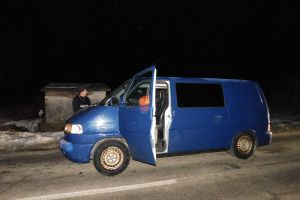 VIDEO: Doi bărbaţi, reţinuţi de poliţiştii din Târgu-Cărbuneşti, în urma unui control din trafic