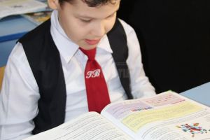 Aproape 88.000 de euro, donaţi pentru Andrei-Ionuţ Varvaroi, copilul cu tetrapareză ...