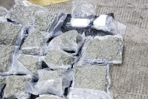 Captură de proporţii în Borş: Trei bărbaţi au încercat să introducă în ţară 17 kilograme de cannabis, 350 de grame de cocaină! (FOTO / VIDEO)
