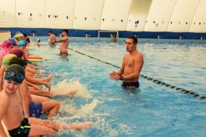 Cursurile gratuite de înot continuă la Târgu-Mureş