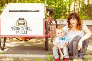 Acşiune ecologică fără precedent. Timişorenii colectează în bloc uleiul de gătit uzat