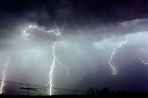 Avertisment al meteorologilor: Cod PORTOCALIU de ploi! Care sunt zonele afectate de furtuni - HARTĂ