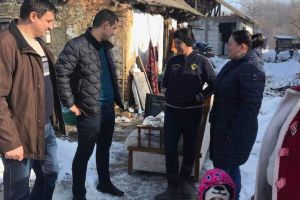 FOTO: Donaţie pentru o familie din Băleşti, din partea angajaţilor SJGDAS