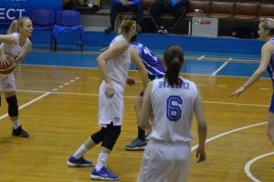 Duelul fruntaşelor la baschet feminin