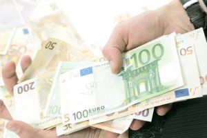 Record – Euro aproape de 4,7 lei