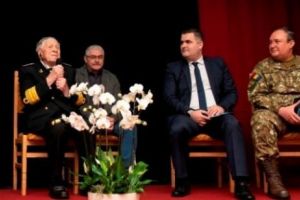 100 de ani - Cel mai longeviv marinar! Generalul Ciucă şi ministrul Leş l-au felicitat împreună pe Mircea Caragea