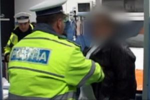 Șofer beat mort, oprit de poliţişti în trafic. Oamenii legii, nevoiţi să-l ducă direct la Urgenţe