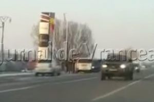 FOTO-ULTIMĂ ORĂ: Flagrant cu droguri pe DN2, la ieşirea din Focşani