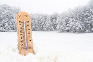 Vremea în weekend: Temperaturile scad dramatic în weekend şi revin ninsorile, începând de vineri noaptea