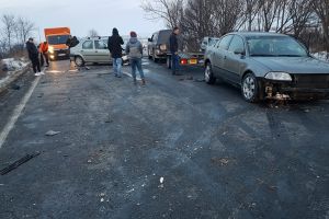 Accident pe DN11, la intrare în Lunca Câlnicului. Traficul este blocat