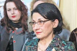 Ecaterina Andronescu, despre manualele şcolare: Cei care au greşit, să îşi corecteze greşelile, nu mă întrebaţi pe mine