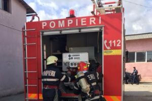 Oradea era să fie din nou scena unui dezastru, precum cel de la biserica romano-catolică, arsă vara trecută. Licăriri în noapte, în turla Bisericii cu Lună, sesizate de cetăţeni. Ce au reulit să evite, în ultimul moment,  autorităţile


