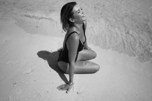 Smiley şi Gina Pistol, împreună în vacanţă! Cum s-au fotografiat pe plajă