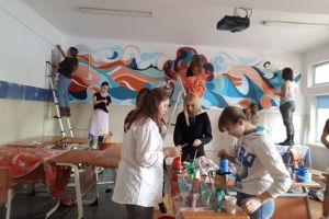 Pentru ca sunt elevi ai Colegiului de Arta, si-au reamenajat clasa (galerie foto)