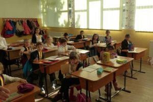 Evaluări naţionale pentru peste 19.000 de elevi din clasele a II-a, a IV-a şi a VI-a