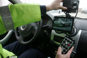 Șofer căutat de poliţişti, după ce a accidentat un pieton care traversa regulamentar