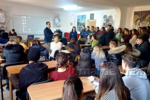 IPJ Vrancea – Campanie în şcoli pentru prevenirea consumului de droguri şi a traficului de persoane