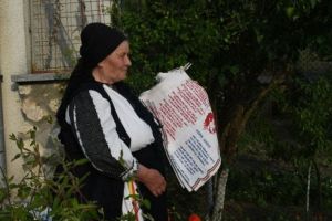 O româncă a cusut tot Luceafărul pe o pânză uriaşă – I-a luat trei ani