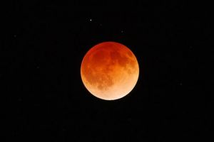 Eclipsă totală de Lună, vizibilă şi în România