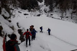Turişti epuizaţi în Munţii Făgăraş, aduşi în siguranţă la Victoria de salvatorii montani