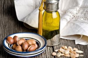 Beneficiile şi riscurile folosirii uleiului de argan