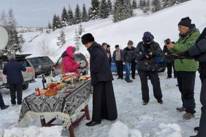 FOTO | VIDEO / Romaniţa Iovan în Apuseni, la cinci ani de la tragedia aviatică. ”Venim aici şi pentru moţi. Simţim energia lui Adrian”.