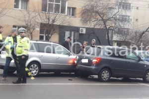 Imagini de la eveniment: Accident rutier pe bulevardul 1 Mai, la trecerea de pietoni (galerie foto)