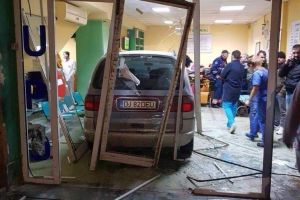 Un şofer beat a intrat cu maşina în sediul Unităţii de Primiri Urgenţe! Reacţia unui medic din Gorj