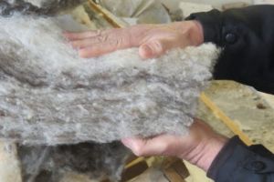 Lâna prelucrată în Bistriţa şi Sighet, folosită la izolarea termică a locuinţelor