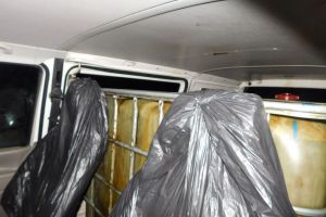 Doi bărbaţi acuzaţi de furt de ţiţei, arestaţi la domiciliu