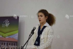 REPORTAJ Harghita: Zeci de elevi de la şcoli maghiare, la un tradiţional concurs de recitare a versurilor lui Mihai Eminescu