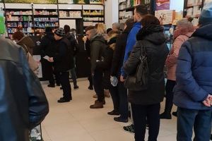 PANICĂ în Arad: Oamenii sunt DISPERAŢI, farmaciile sunt LUATE CU ASALT