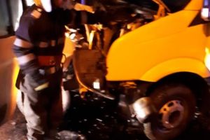 ACUM – MICROBUZ şi UTILITARĂ TAMPONATE LA TOPOLOVENI